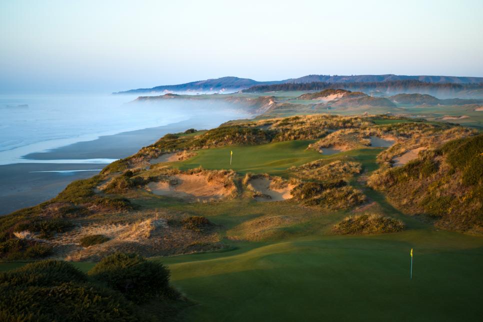 /content/dam/images/golfdigest/fullset/2023/1/Pacific Dunes 11.jpg